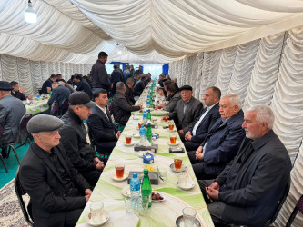 Füzuli Rayon İcra Hakimiyyətinin başçısı Alı Alıyev şəhid Qorxmaz Rəhimovun atası Tiflis Rəhimovun yas mərasimində iştirak etdi!