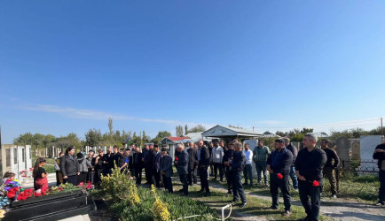 Vətən Müharibəsinin mülki şəhidi Quliyev Emil Elşad oğlunun məzarı və ailəsi ziyarət olundu!