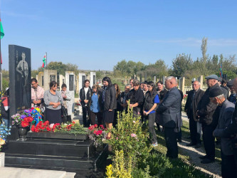 Vətən Müharibəsinin mülki şəhidi Quliyev Emil Elşad oğlunun məzarı və ailəsi ziyarət olundu!