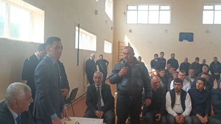 Füzuli RİH başçısı Alı Alıyev İmişli rayonunda müvəqqəti məskunlaşıb yaşayan Füzuli rayonundan olan məcburi köçkünlərlə səyyar qəbul keçirdi!