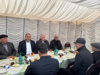Füzuli Rayon İcra Hakimiyyətinin başçısı Alı Alıyev şəhid Qorxmaz Rəhimovun atası Tiflis Rəhimovun yas mərasimində iştirak etdi!