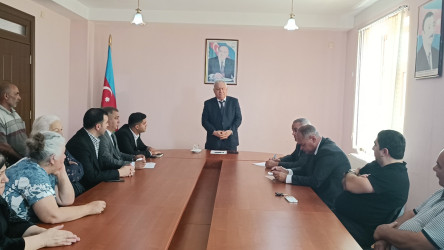 Füzuli RİH başçısı Alı Alıyev Mingəçevir şəhərində müvəqqəti məskunlaşıb yaşayan Füzuli rayonundan olan məcburi köçkünlərlə səyyar qəbul keçirdi!