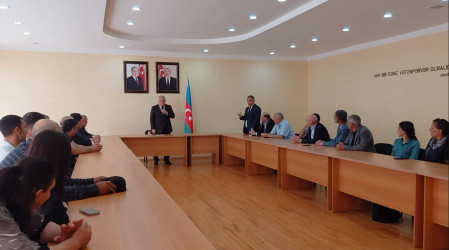 Füzuli RİH başçısı Alı Alıyev Masallı rayonunda müvəqqəti məskunlaşıb yaşayan Füzuli rayonundan olan məcburi köçkünlərlə səyyar qəbul keçirdi!