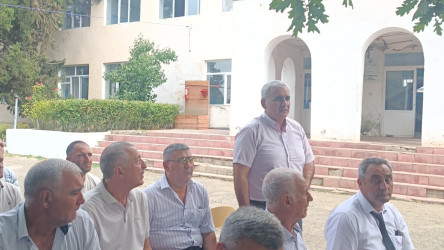 Füzuli Rayon İcra Hakimiyyətinin başçısı Alı Alıyev Aşağı  Yağlıvənd kəndində səyyar qəbul keçirdi.