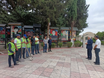 Füzuli RİH başçısı Alı Alıyev Horadiz şəhərində yerləşən “Qəhrəmanlar Parkı”nda aparılan təmizlik və abadlıq işləri ilə tanış oldu!