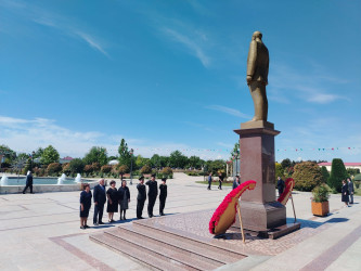Ulu Öndər Heydər Əliyevin anadan olmasının 103-cü ildönümünə həsr edilmiş “Ulu Öndər Heydər Əliyev: Müasir Azərbaycanın Memarı” adlı tədbir keçirildi!