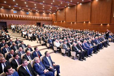 İyunun 24-də Sabirabad rayon Mədəniyyət Mərkəzində Azərbaycan Respublikası Prezidentinin 2026-cı il 25 may tarixli Sərəncamı ilə təsdiq edilmiş “Azərbaycan Respublikasında kənd təsərrüfatı, balıqçılıq və akvakultura məhsullarının istehsalı və emalı sahələrinin inkişafına dair 2026–2030-cu illər üçün Dövlət Proqramı”nda pambıqçılıq sahəsində nəzərdə tutulan hədəflərə çatmaq üçün qarşıda duran vəzifələrin müzakirəsi ilə bağlı müşavirə keçirilib.
