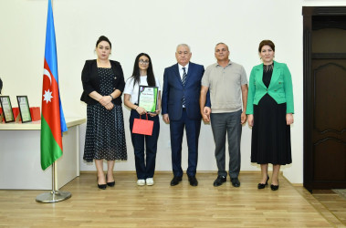 Ali məktəblərə yüksək nəticələrlə qəbul olunan tələbələr, eləcə də ali təhsil müəssisələrinə qəbul olunan və yeni tədris ilində birinci sinfə qədəm qoyacaq şəhid övladları ilə görüş keçirilib!