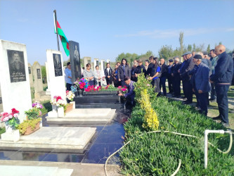 Vətən Müharibəsinin mülki şəhidi Quliyev Emil Elşad oğlunun məzarı və ailəsi ziyarət olundu!