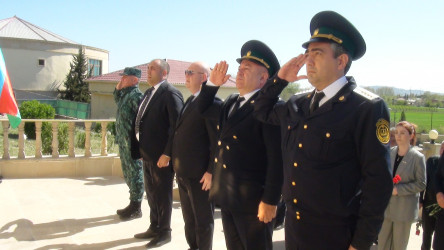 Aprel döyüşlərinin ildönümü ilə əlaqədar Horadiz şəhərində “Aprel şəhidləri”nin xatirəsinə ucadılımış abidə  ziyarət olundu!