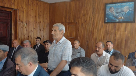 Füzuli RİH başçısı Alı Alıyev Cəlilabad rayonunda müvəqqəti məskunlaşıb yaşayan Füzuli rayonundan olan məcburi köçkünlərlə səyyar qəbul keçirdi!
