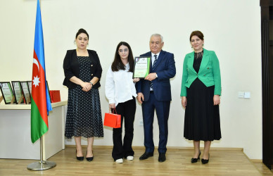 Ali məktəblərə yüksək nəticələrlə qəbul olunan tələbələr, eləcə də ali təhsil müəssisələrinə qəbul olunan və yeni tədris ilində birinci sinfə qədəm qoyacaq şəhid övladları ilə görüş keçirilib!