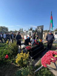 Vətən Müharibəsinin mülki şəhidi Quliyev Emil Elşad oğlunun məzarı və ailəsi ziyarət olundu!