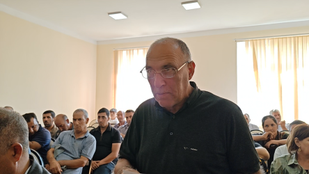 Füzuli Rayon İcra Hakimiyyətinin başçısı Alı Alıyev Beyləqan rayonunda müvəqqəti məskunlaşıb yaşayan Füzuli rayonundan olan məcburi köçkünlərlə səyyar qəbul keçirdi!