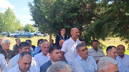 Füzuli Rayon İcra Hakimiyətinin başçısı Alı Alıyev Araz Zərgər kəndində səyyar qəbul keçirdi!