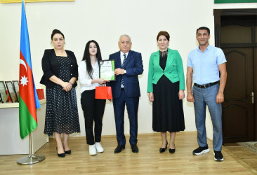 Ali məktəblərə yüksək nəticələrlə qəbul olunan tələbələr, eləcə də ali təhsil müəssisələrinə qəbul olunan və yeni tədris ilində birinci sinfə qədəm qoyacaq şəhid övladları ilə görüş keçirilib!