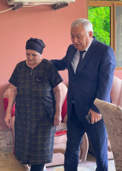 Füzuli RİH başçısı Alı Alıyev Vətən müharibəsi şəhidi Nicat Cahangir oğlu Hacıyevin anası Əsli Hacıyevanı ziyarət etdi!
