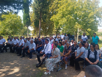 Füzuli Rayon İcra Hakimiyyətinin başçısı Alı Alıyev Kərimbəyli kəndində səyyar qəbul keçirdi.