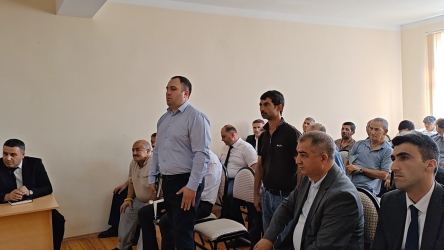 Füzuli Rayon İcra Hakimiyyətinin başçısı Alı Alıyev Beyləqan rayonunda müvəqqəti məskunlaşıb yaşayan Füzuli rayonundan olan məcburi köçkünlərlə səyyar qəbul keçirdi!