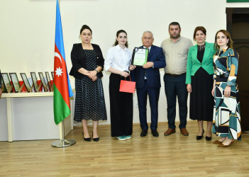 Ali məktəblərə yüksək nəticələrlə qəbul olunan tələbələr, eləcə də ali təhsil müəssisələrinə qəbul olunan və yeni tədris ilində birinci sinfə qədəm qoyacaq şəhid övladları ilə görüş keçirilib!
