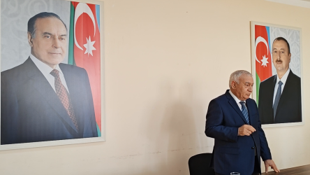Füzuli Rayon İcra Hakimiyyətinin başçısı Alı Alıyev Beyləqan rayonunda müvəqqəti məskunlaşıb yaşayan Füzuli rayonundan olan məcburi köçkünlərlə səyyar qəbul keçirdi!
