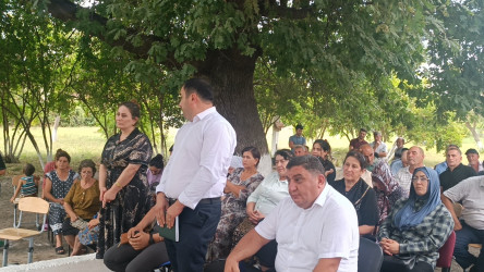 Füzuli Rayon İcra Hakimiyyətinin başçısı Alı Alıyev Aşağı  Yağlıvənd kəndində səyyar qəbul keçirdi.