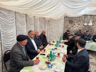 Füzuli Rayon İcra Hakimiyyətinin başçısı Alı Alıyev şəhid Qorxmaz Rəhimovun atası Tiflis Rəhimovun yas mərasimində iştirak etdi!