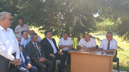 Füzuli Rayon İcra Hakimiyətinin başçısı Alı Alıyev Araz Zərgər kəndində səyyar qəbul keçirdi!