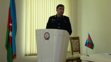Küçə ticarətinin yığışdırılması, yol kənarlarında mövcud olan yararsız reklam lövhələrinin götürülməsi, magistral və kəndarası yolların, ictimai-iaşə, ticarət və digər obyektlərin, dayanacaqların ətrafının təmizlənməsi və yollarda müşahidə olunan sıxlıqların aradan qaldırılması ilə bağlı müşavirə keçirildi!