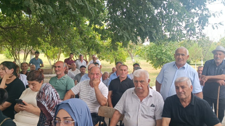 Füzuli Rayon İcra Hakimiyyətinin başçısı Alı Alıyev Aşağı  Yağlıvənd kəndində səyyar qəbul keçirdi.