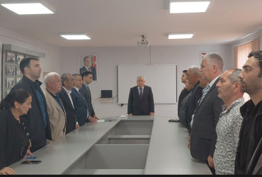 Füzuli RİH başçısı Alı Alıyev Biəsuvar rayonunda müvəqqəti məskunlaşıb yaşayan Füzuli rayonundan olan məcburi köçkünlərlə səyyar qəbul keçirdi!