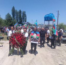 Birinci Qarabağ müharibəsində itkin düşmüş şəhid Əliyev Möysüm Murad oğlunun nəşi şəxsiyyəti müəyyən edildikdən sonra Füzuli rayonunun Birinci Mahmudlu kənd qəbiristanlığında dəfn olundu!
