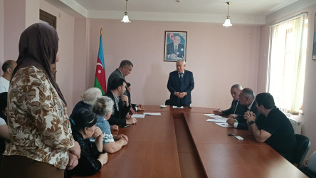 Füzuli RİH başçısı Alı Alıyev Mingəçevir şəhərində müvəqqəti məskunlaşıb yaşayan Füzuli rayonundan olan məcburi köçkünlərlə səyyar qəbul keçirdi!