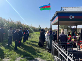 Vətən Müharibəsinin şəhidi  Qardaşxanov Qismət Qərib oğlunun anım günündə məzarı və ailəsi ziyarət olundu!
