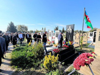 Vətən Müharibəsinin mülki şəhidi Quliyev Emil Elşad oğlunun məzarı və ailəsi ziyarət olundu!