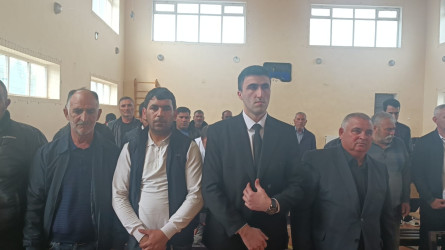 Füzuli RİH başçısı Alı Alıyev İmişli rayonunda müvəqqəti məskunlaşıb yaşayan Füzuli rayonundan olan məcburi köçkünlərlə səyyar qəbul keçirdi!