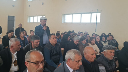 Füzuli RİH başçısı Alı Alıyev İmişli rayonunda müvəqqəti məskunlaşıb yaşayan Füzuli rayonundan olan məcburi köçkünlərlə səyyar qəbul keçirdi!