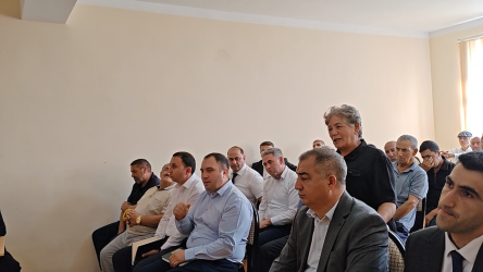 Füzuli Rayon İcra Hakimiyyətinin başçısı Alı Alıyev Beyləqan rayonunda müvəqqəti məskunlaşıb yaşayan Füzuli rayonundan olan məcburi köçkünlərlə səyyar qəbul keçirdi!