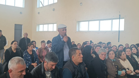 Füzuli RİH başçısı Alı Alıyev İmişli rayonunda müvəqqəti məskunlaşıb yaşayan Füzuli rayonundan olan məcburi köçkünlərlə səyyar qəbul keçirdi!