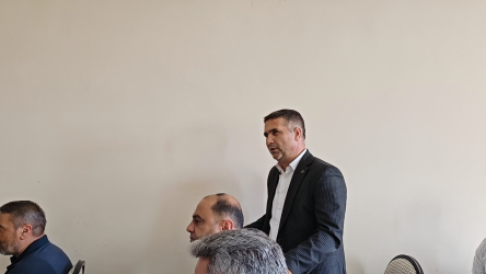Füzuli Rayon İcra Hakimiyyətinin başçısı Alı Alıyev Beyləqan rayonunda müvəqqəti məskunlaşıb yaşayan Füzuli rayonundan olan məcburi köçkünlərlə səyyar qəbul keçirdi!