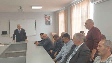 Füzuli RİH başçısı Alı Alıyev Biəsuvar rayonunda müvəqqəti məskunlaşıb yaşayan Füzuli rayonundan olan məcburi köçkünlərlə səyyar qəbul keçirdi!