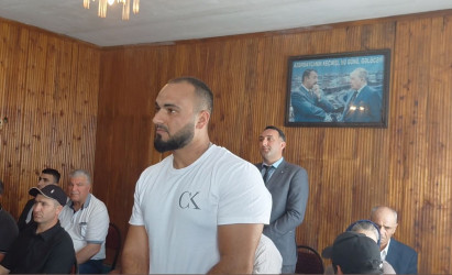 Füzuli RİH başçısı Alı Alıyev Cəlilabad rayonunda müvəqqəti məskunlaşıb yaşayan Füzuli rayonundan olan məcburi köçkünlərlə səyyar qəbul keçirdi!