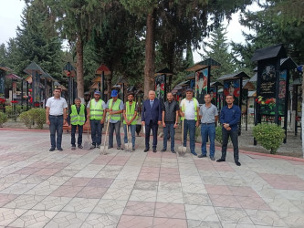 Füzuli RİH başçısı Alı Alıyev Horadiz şəhərində yerləşən “Qəhrəmanlar Parkı”nda aparılan təmizlik və abadlıq işləri ilə tanış oldu!