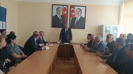 Füzuli RİH başçısı Alı Alıyev Gəncə şəhərində müvəqqəti məskunlaşıb yaşayan Füzuli rayonundan olan məcburi köçkünlərlə səyyar qəbul keçirdi!