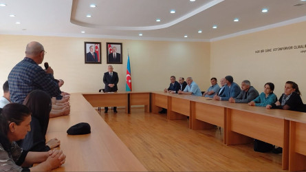 Füzuli RİH başçısı Alı Alıyev Masallı rayonunda müvəqqəti məskunlaşıb yaşayan Füzuli rayonundan olan məcburi köçkünlərlə səyyar qəbul keçirdi!