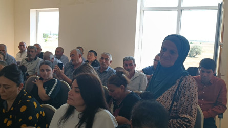 Füzuli Rayon İcra Hakimiyətinin başçısı Alı Alıyev Qazaxlar kəndində səyyar qəbul keçirdi!