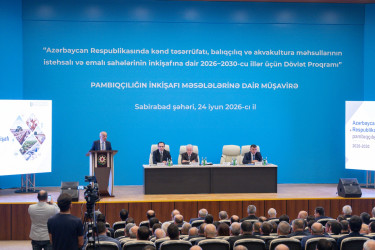 İyunun 24-də Sabirabad rayon Mədəniyyət Mərkəzində Azərbaycan Respublikası Prezidentinin 2026-cı il 25 may tarixli Sərəncamı ilə təsdiq edilmiş “Azərbaycan Respublikasında kənd təsərrüfatı, balıqçılıq və akvakultura məhsullarının istehsalı və emalı sahələrinin inkişafına dair 2026–2030-cu illər üçün Dövlət Proqramı”nda pambıqçılıq sahəsində nəzərdə tutulan hədəflərə çatmaq üçün qarşıda duran vəzifələrin müzakirəsi ilə bağlı müşavirə keçirilib.