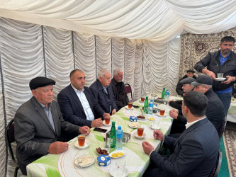 Füzuli Rayon İcra Hakimiyyətinin başçısı Alı Alıyev şəhid Qorxmaz Rəhimovun atası Tiflis Rəhimovun yas mərasimində iştirak etdi!